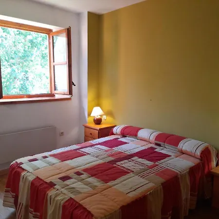 Apartment Con Jardin Isard 4