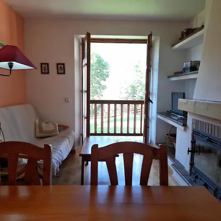 Apartment Con Jardin Isard 4
